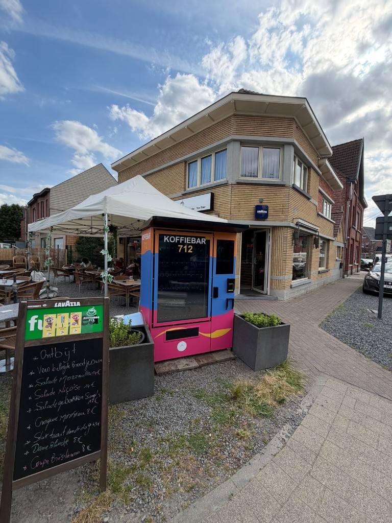 Automaat bij een handelaar in de buurt.